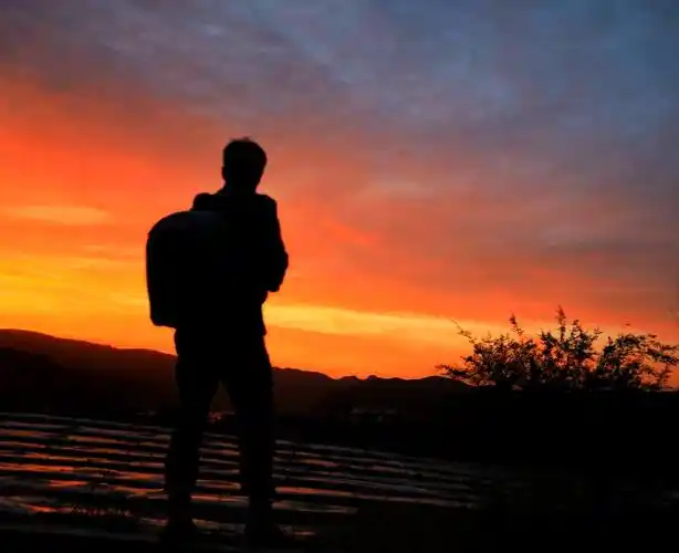 《风雨夜归摄影人》