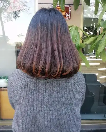 中短发内扣烫发发型图片