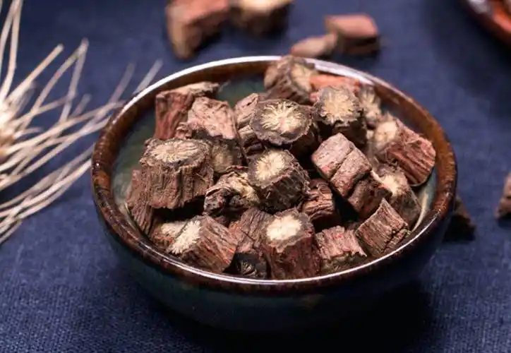 黄芪配丹参1黄芪的药用迄今已有2000多年的历史,它被誉为"脾为后天之