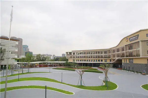 为孩子最大可能的发展负责成都蒙彼利埃小学正式投入使用