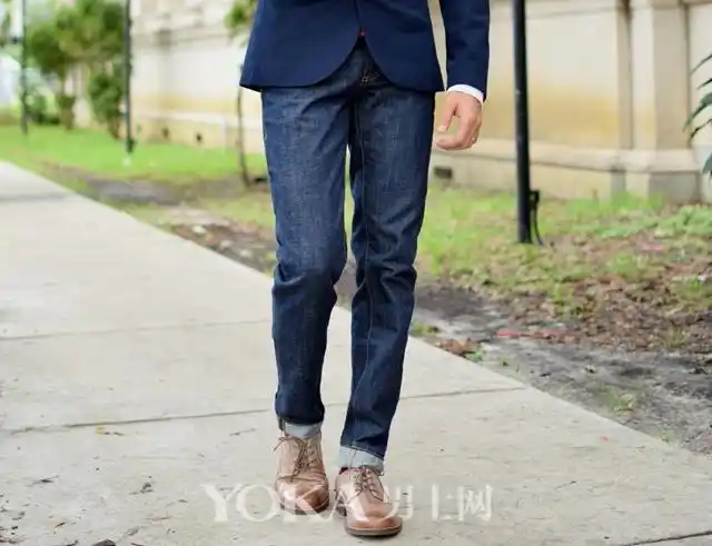 牛仔裤可以跟皮鞋一起穿 但先要知道这8个原则