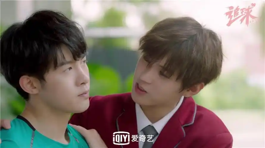 追球粉丝福利李汶翰朱元冰大秀腹肌李希侃上演暴风撒娇