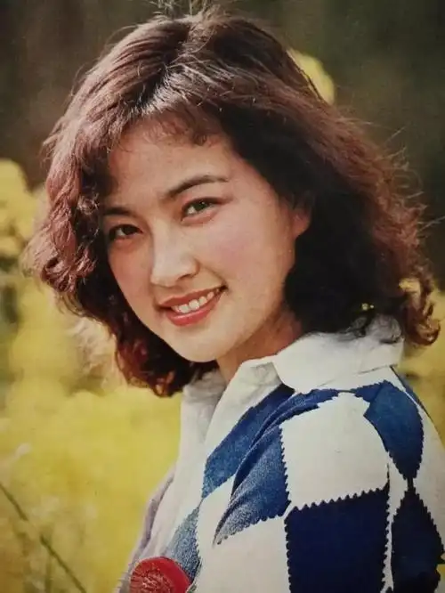 80年代,刘晓庆简直太红了.有人说刘晓庆只会炒作,长得并不算好看.