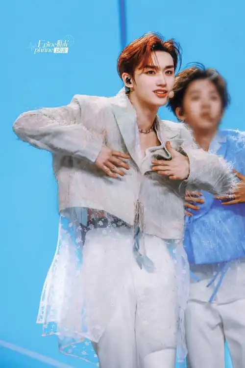 丁程鑫叁重楼暨出道四周年演唱会##时代少年团 妆造