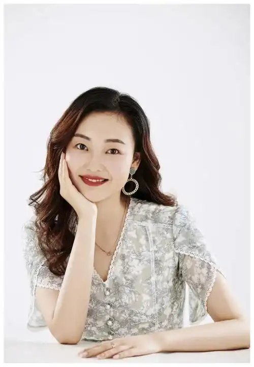 快来报名!主播圆圆,贝贝喊你一起吃小龙虾!