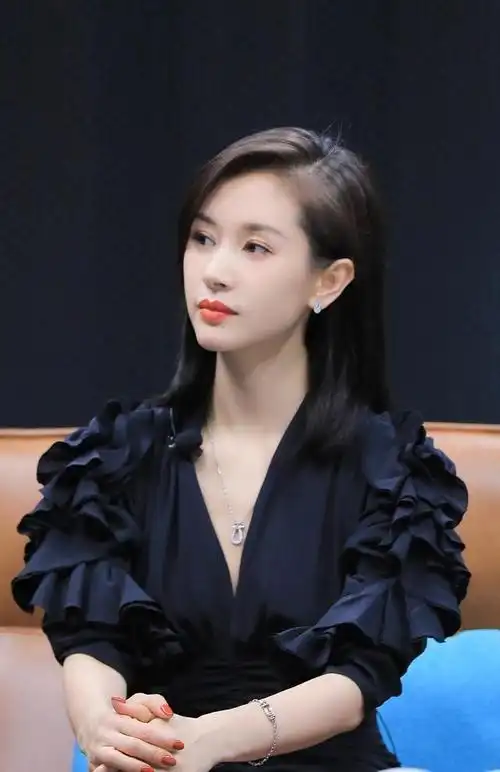 王子文新发型太美了!