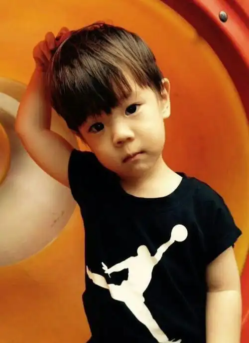 嗯哼长大之后变成这样,配上老烟嗓,你能接受吗