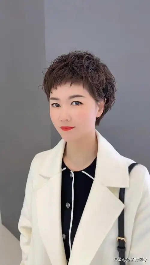 1,女人40岁,今夏发型这样剪,拒绝老气显年轻