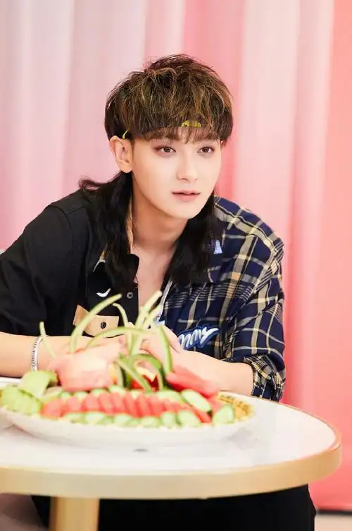 黄子韬日系狼尾长发写真图片15