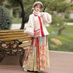 拜年服古装冬季全套中国风马面裙半袖虎虎生威明制汉服女2021新款