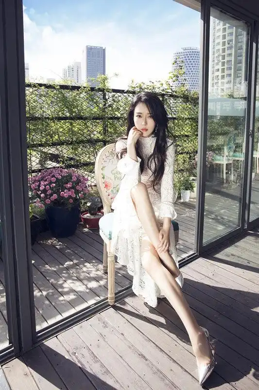 作为70后冻龄女神的她,近日曝光了一组写真,让人看后怀疑人生!