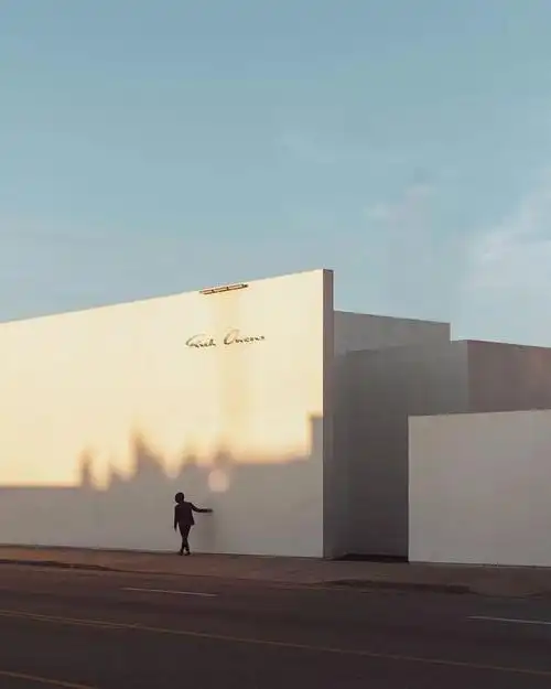 他拍的照片从来不露脸却有着满屏的高级感