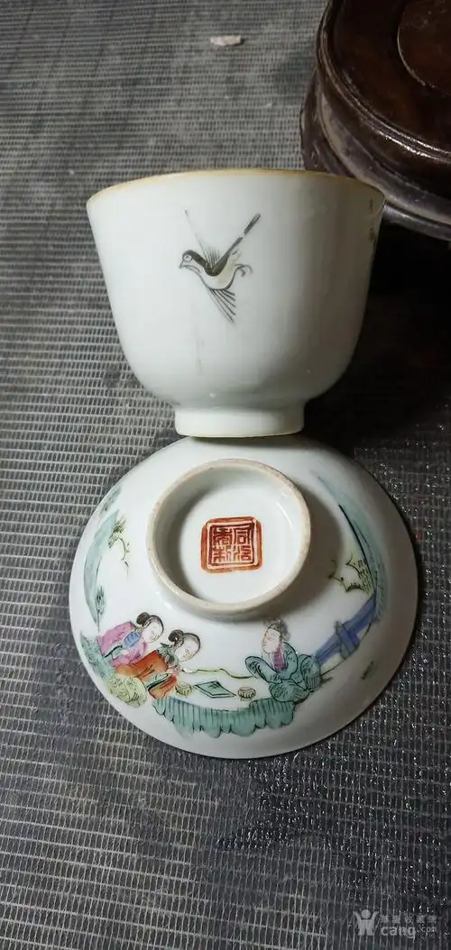 同治粉彩人物盖喜上眉梢大杯