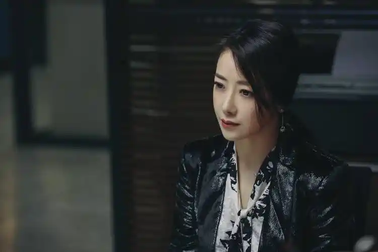 陈紫函回归现代悬疑题材网剧回廊亭6月15日烧脑开播