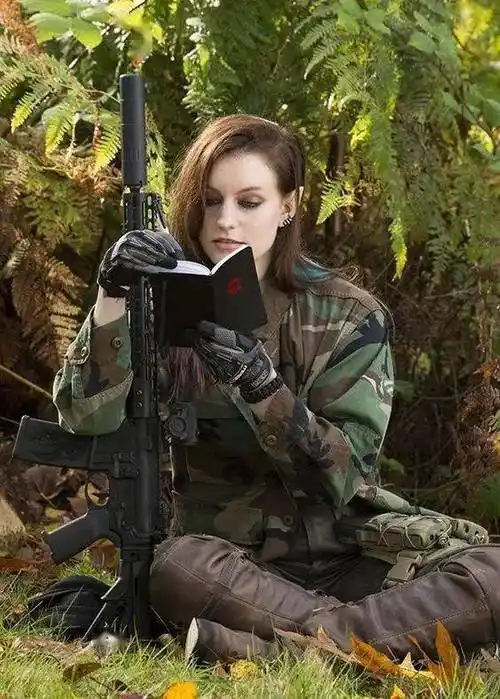 精选好图:持枪美女_特工_美女