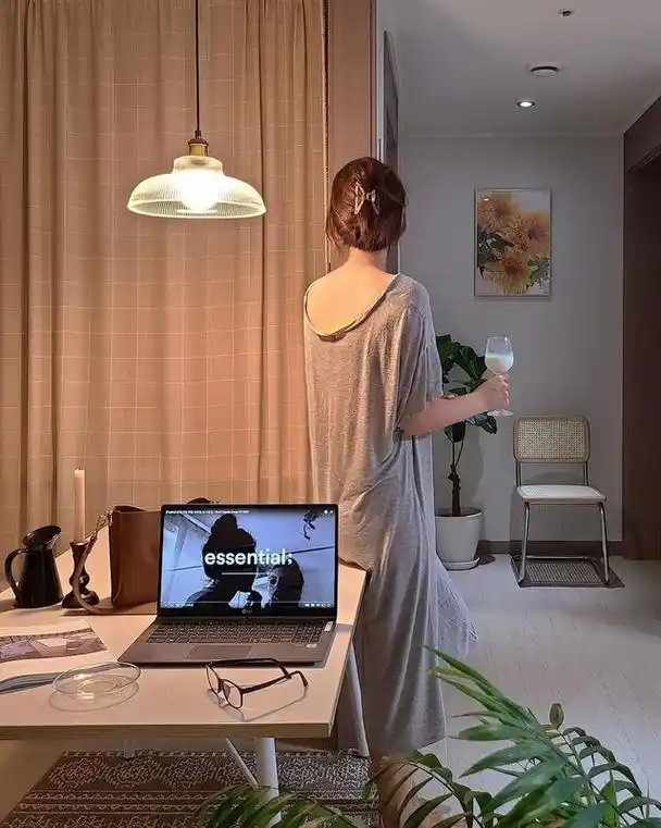 韩国女主,在网上晒自己的独居生活火了!一个人,悠闲自在,舒服