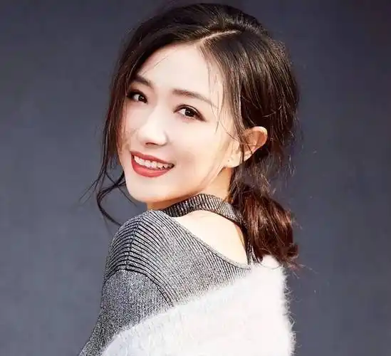 因长的太漂亮被导演狂追,却因拒绝追求无戏可拍,今搭档胡歌走红_万茜