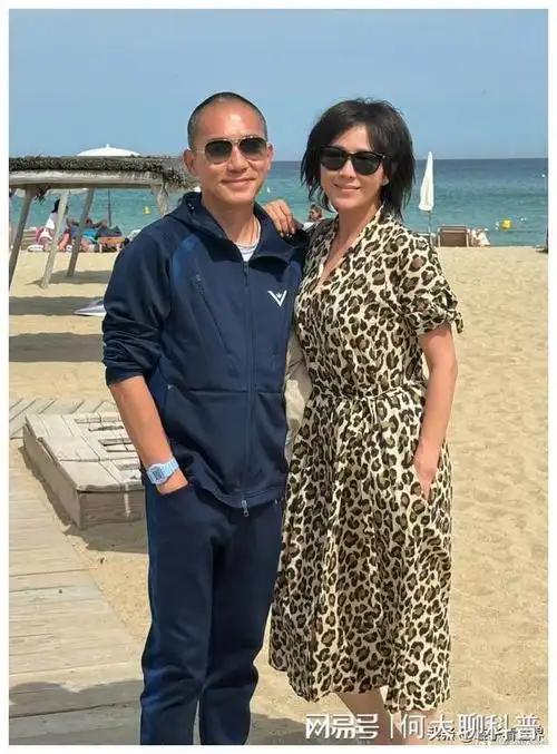 的笑容仿佛还能触动人心不知道还有多少人记得刘嘉玲的前男友是许晋亨