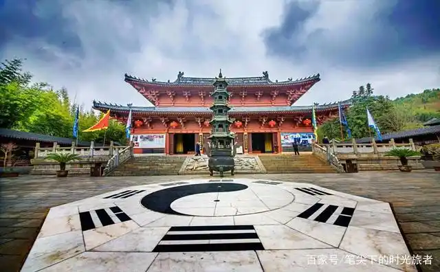 道教第一仙境—龙虎山,天造地设的丹崖碧水,千古难解的悬棺之谜