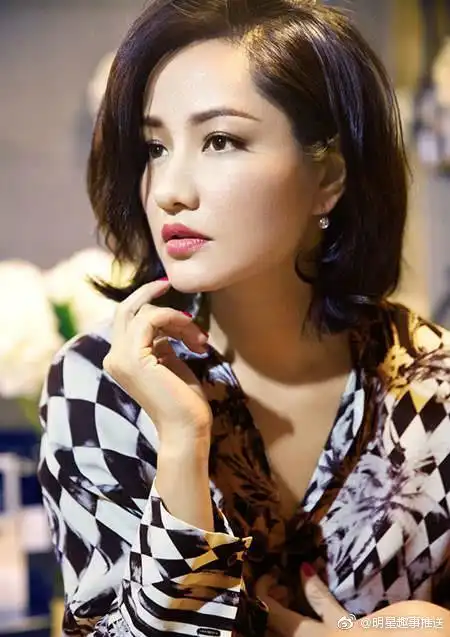 李亚鹏的前女友胡兵喜欢多年的女神今47岁颜值大毁