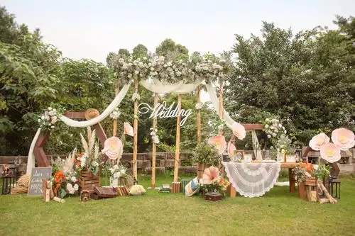 草坪婚礼千篇一律,我的婚礼布置有点不同