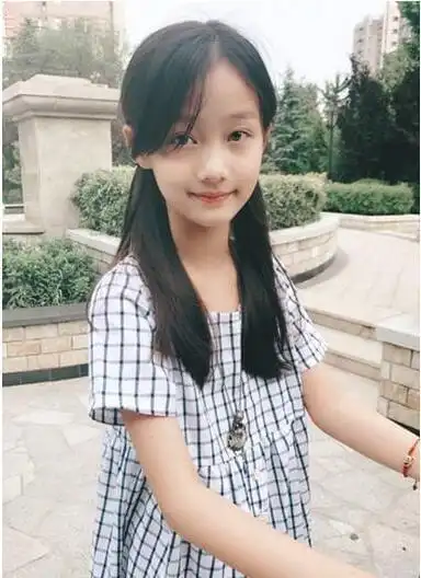 赵薇女儿初长成美的简直认不出网友长大还得了