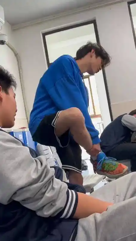 体育生上课比较爱脱鞋