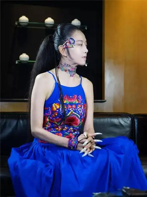 孔雀公主杨丽萍的最美"蓝颜知己"亮相,美翻了!