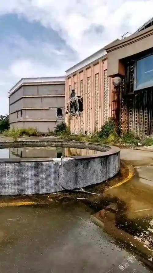 东莞新东泰曾经港星都来玩的地方现在已经破旧不堪了