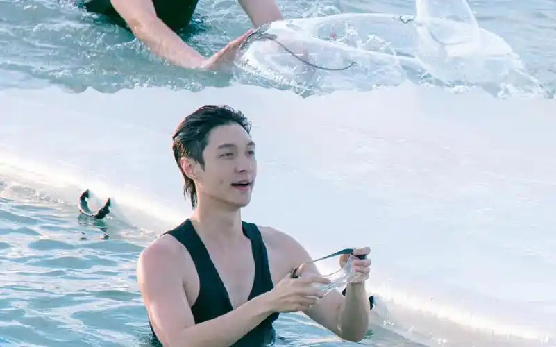 【张艺兴】 泳池派对