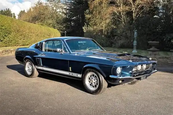 1967 年福特野马谢尔比 gt500 在拍卖会上可能超过 200000 美元