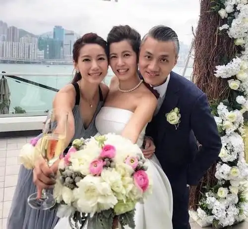 交往2年男友仍不婚 林韦君深v倒奶当伴娘正翻(ilikeedit 我的赞新闻)