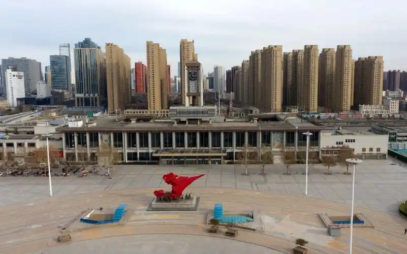 1月10日,石家庄市中心解放广场及中山西路区域,街道,广场几乎看不到