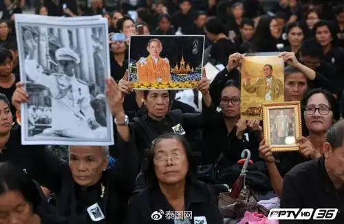 泰国九世王的世纪葬礼,痛到极点的挥泪告别!