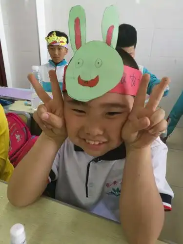 二年二班手工作品《头饰设计》