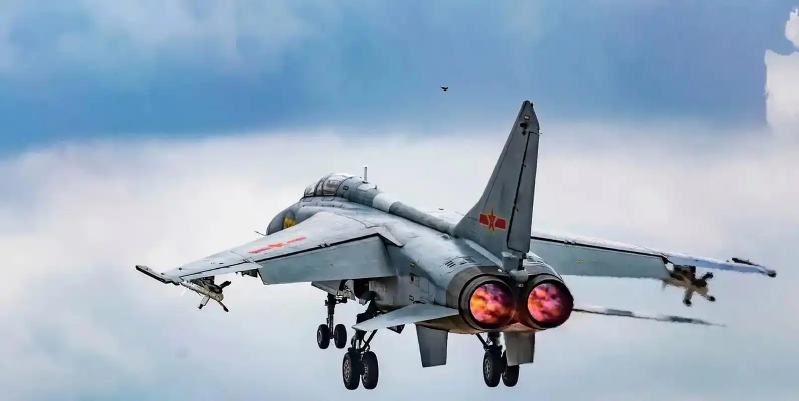 解放军歼轰-7a"飞豹"一代经典战斗轰炸机高清图[打call]