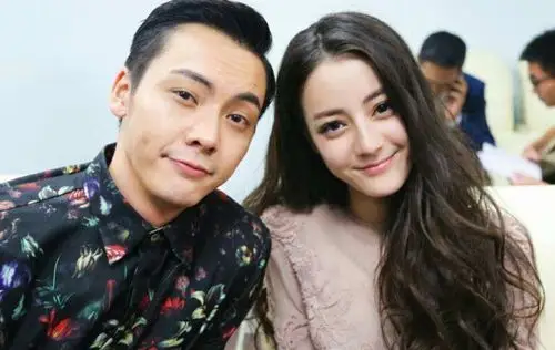 不同框是为避嫌?陈伟霆迪丽热巴泰国工作却分开走