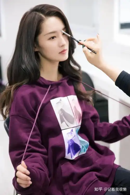 资料显示,李沁出生在1990年的江苏省昆山市巴城镇.