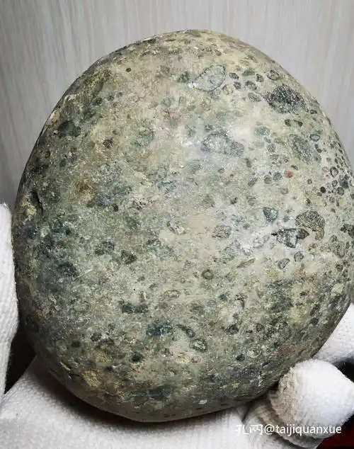 陨石原石顶级陨石极品稀有七彩淡粉陨石原石有淡淡粉色极好的鹅蛋陨石