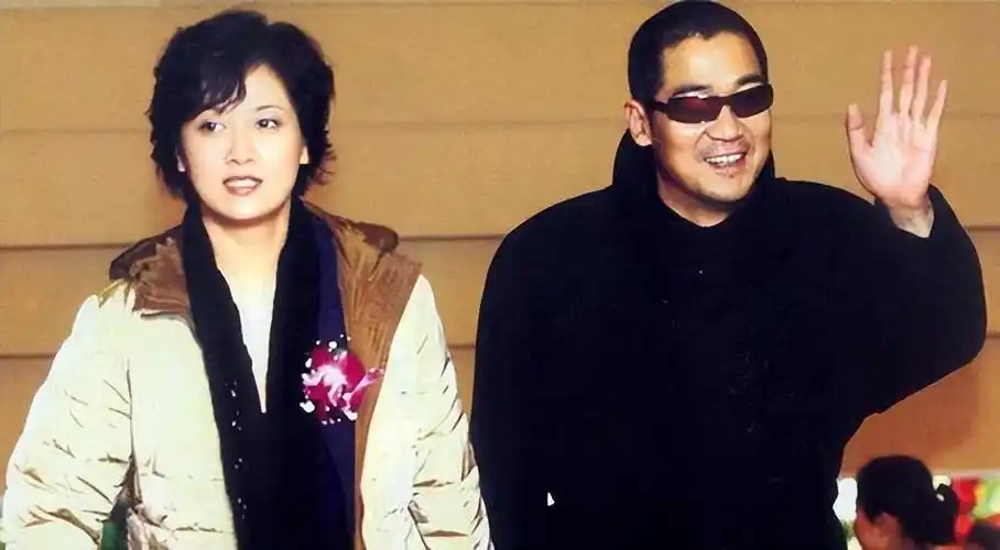 回顾张国立罗秀春离婚35年他再婚有烦恼她至今单身牵挂儿子