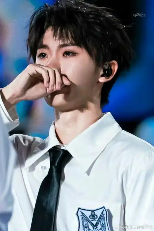 少年##夏日青春派对##超话星愿池##马嘉祺羽毛球少年#不是哥,你别哭啊