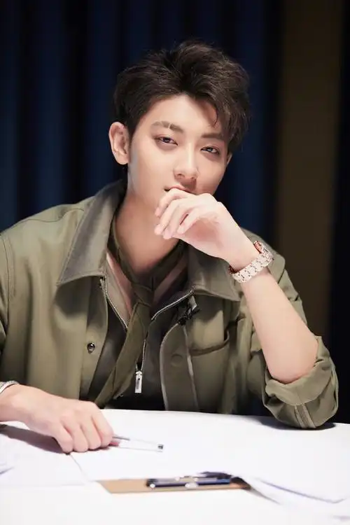 黄子韬创造营2020##黄子韬金丝边链条眼镜