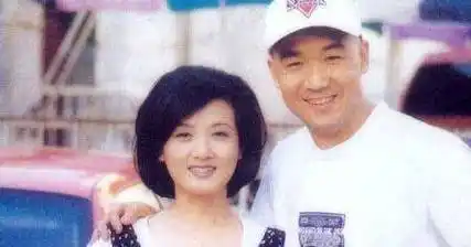 她是泼辣"凤姐",一生不育,60多岁仍是众人的"女神"_邓婕_张国立_继子