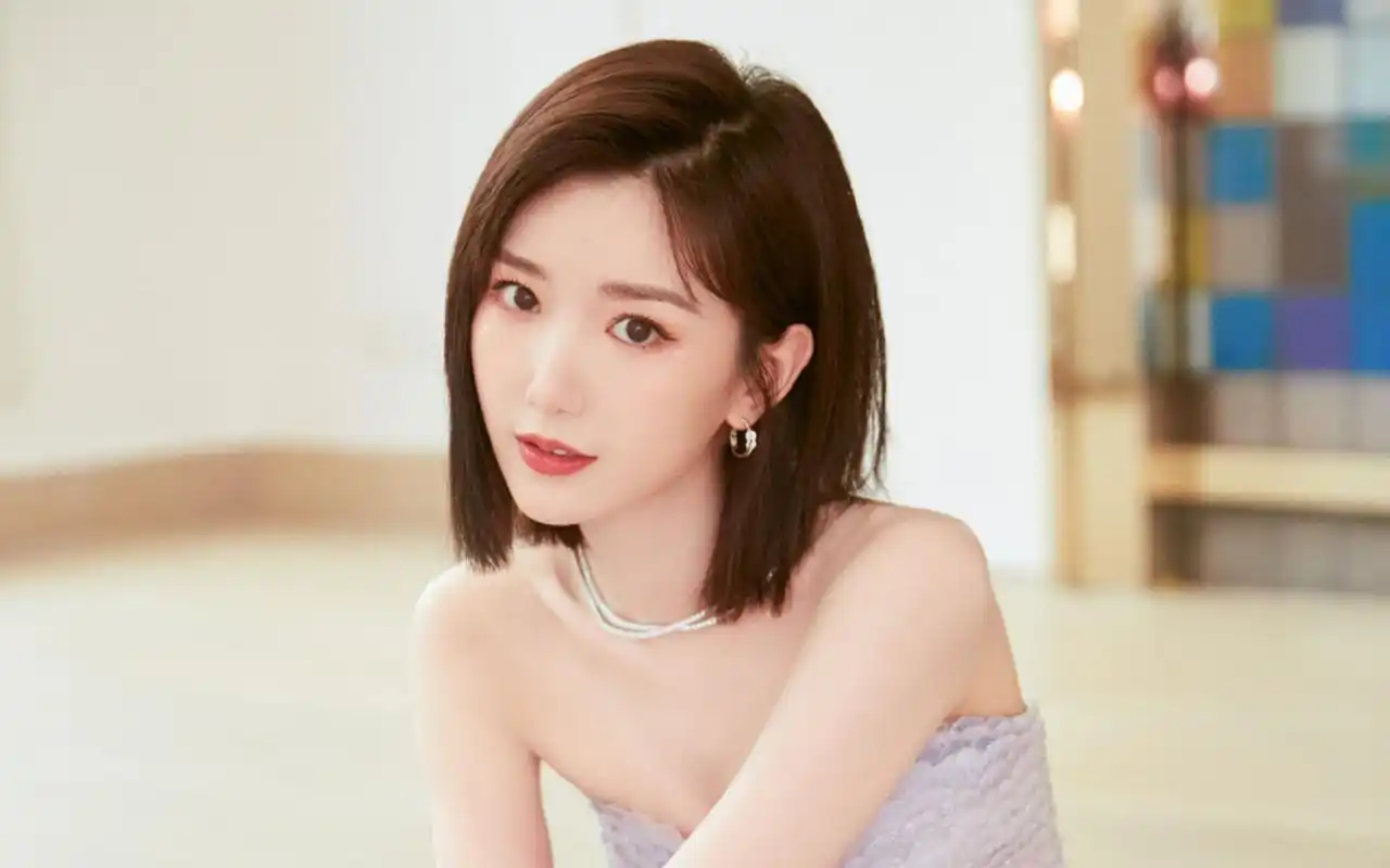 毛晓彤紫色长裙优雅写真桌面壁纸