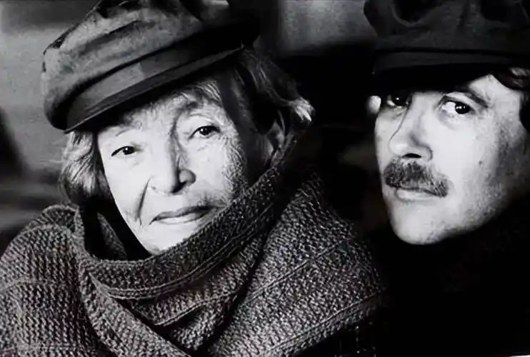 《情人》:杜拉斯15岁养大,婚后出轨,童年纵欲,终生沉迷_李云泰_母亲