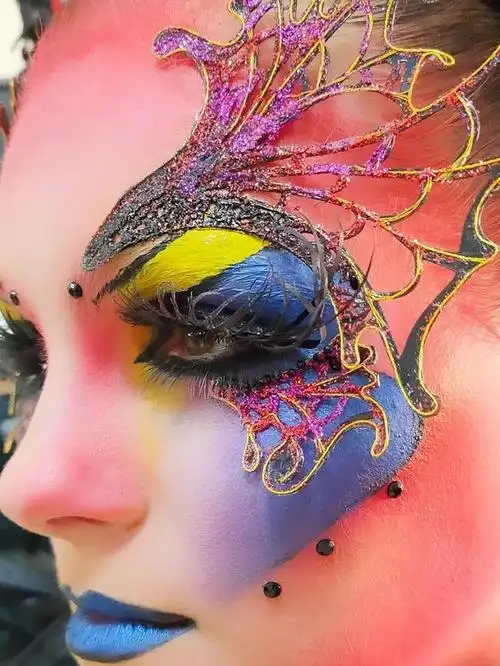 有一种惊艳,来自创意彩妆大片