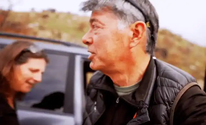 大哥肚腩抢镜三弟满头白发,二哥仍有型_王盛德_视频_社交