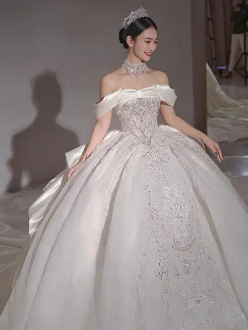 独一无二的缎面纱质拼接婚纱丨宜兴婚纱