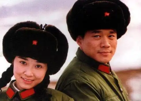 《激情燃烧的岁月》由老戏骨孙海英和吕丽萍领衔主演,石光荣和褚琴的