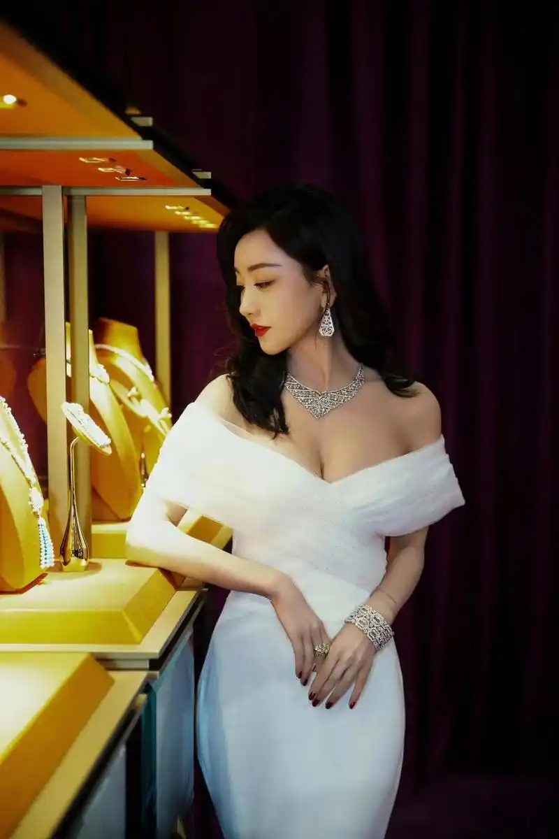 作为前前前辈的杨蓉 多大了,知道吗? 90后的都不认识了吧!